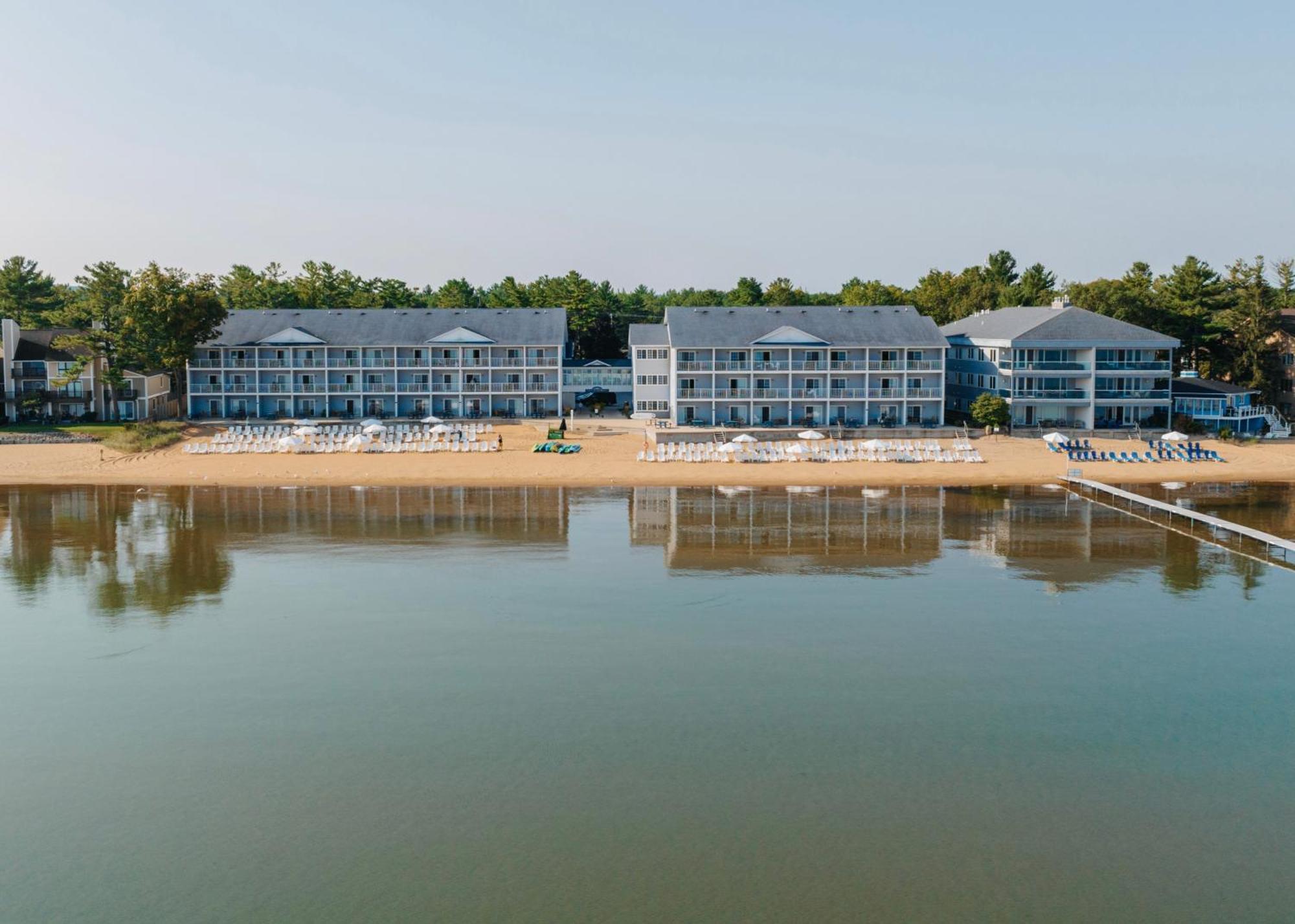 Grand Beach Resort Hotel Траверс-Сіті Екстер'єр фото